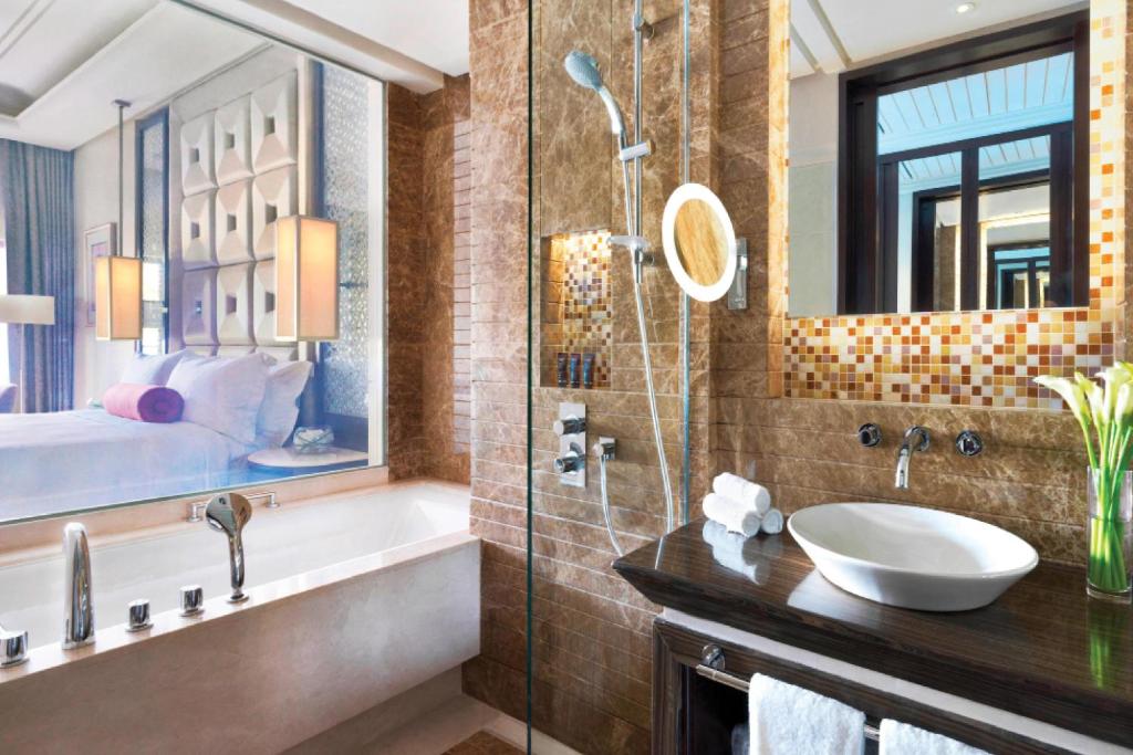 Al Bustan Palace, a Ritz-Carlton Hotel — Photo 2