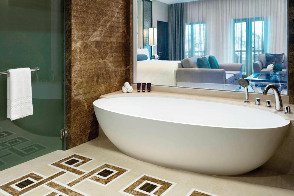 Al Bustan Palace, a Ritz-Carlton Hotel — Photo 3
