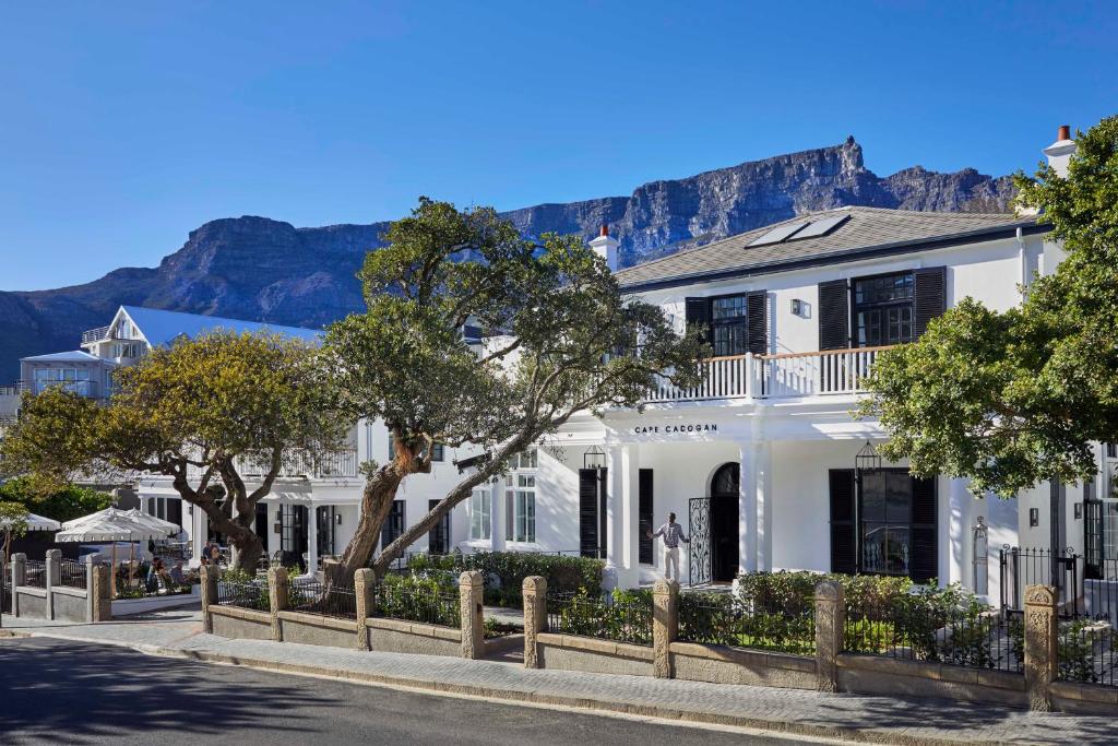 Cape Cadogan — Photo 4