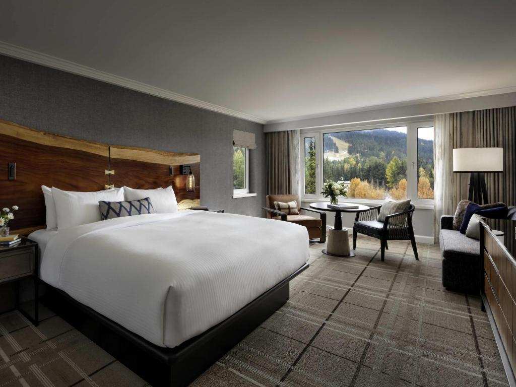 Fairmont Chateau Whistler — Photo 2