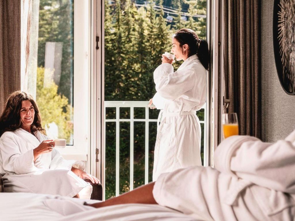 Fairmont Chateau Whistler — Photo 3