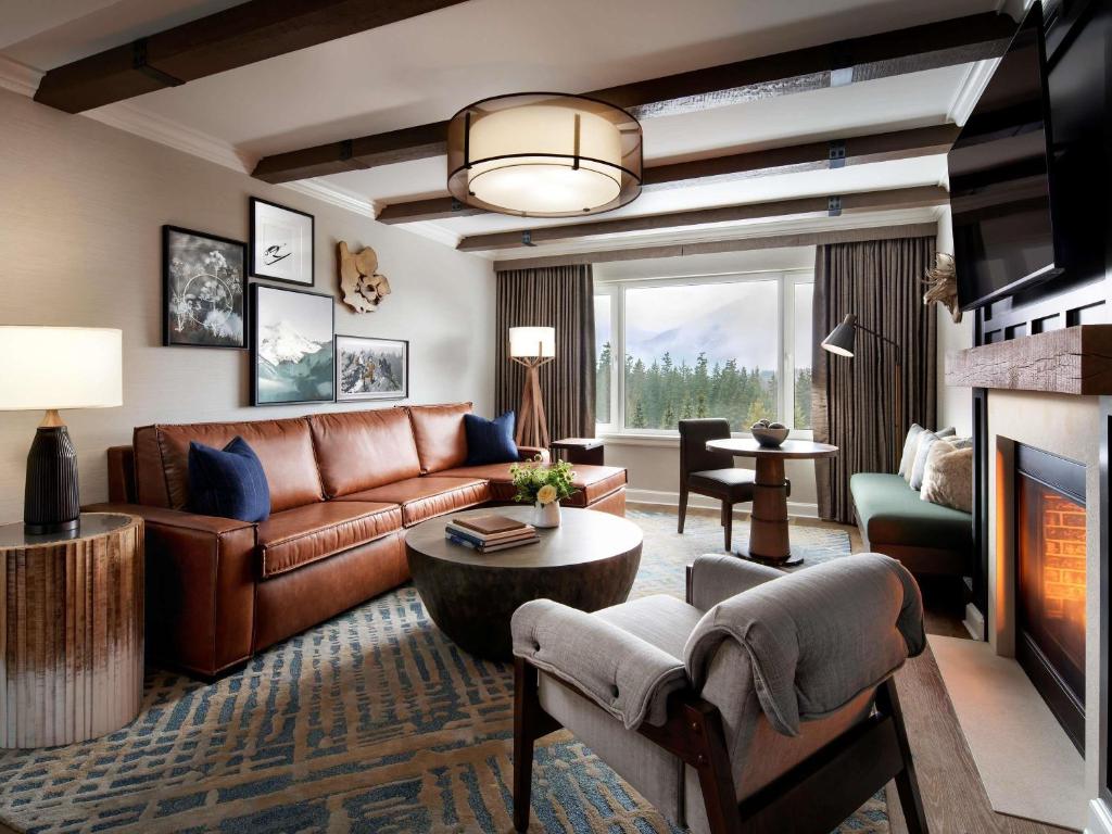 Fairmont Chateau Whistler — Photo 4