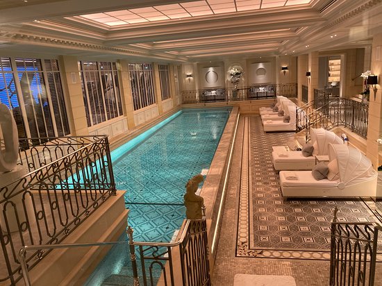 Four Seasons Hotel George V Paris — Photo 2