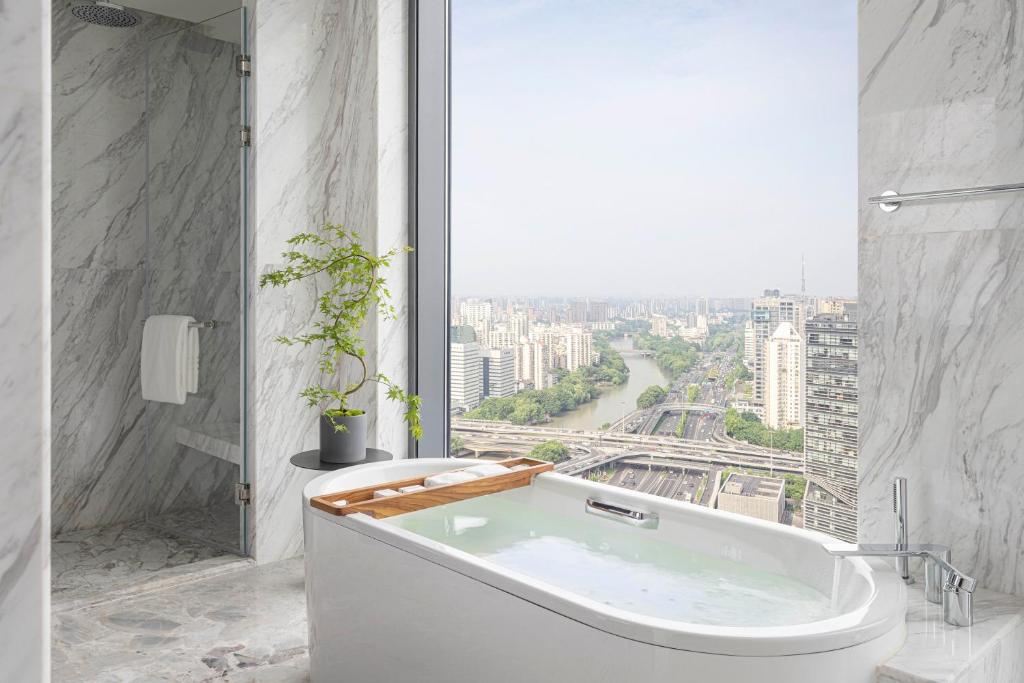 Four Seasons Hotel Hangzhou at Hangzhou Centre — Photo 4