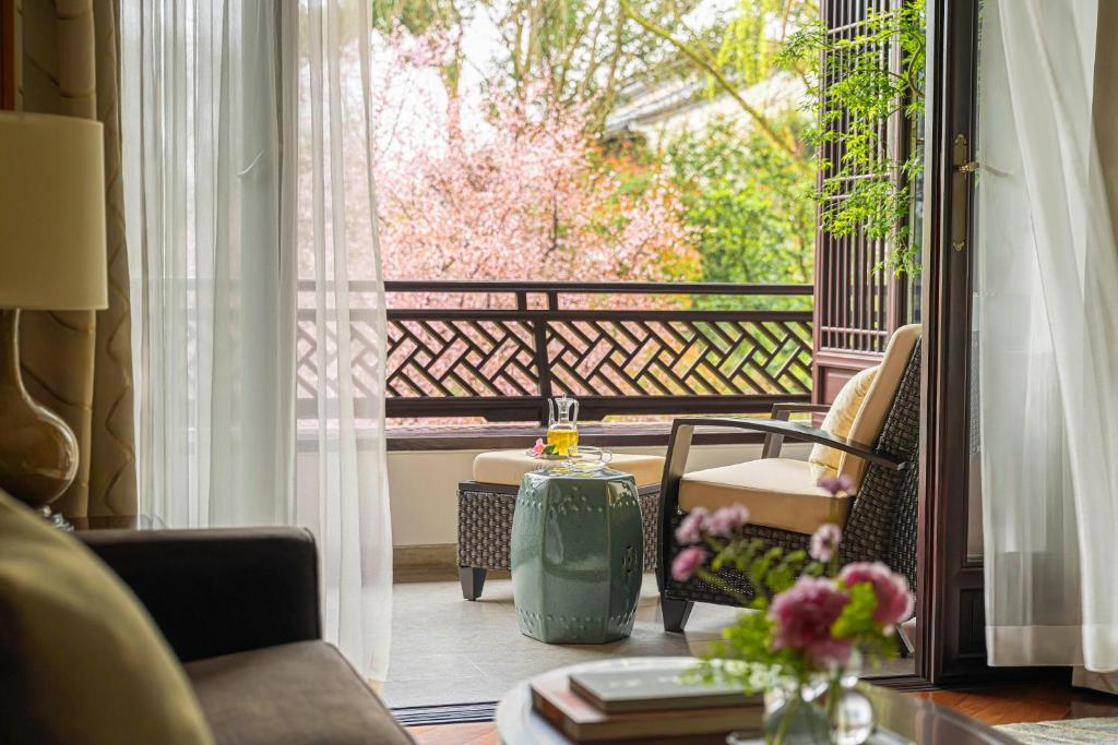 Four Seasons Hotel Hangzhou at West Lake — Photo 2