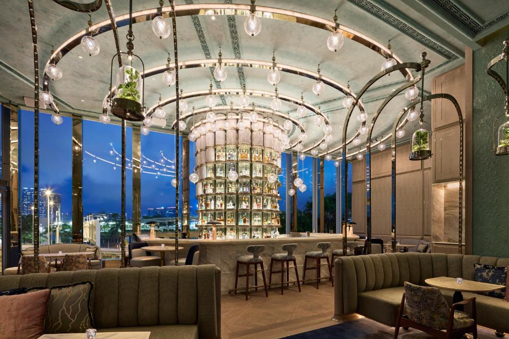 Four Seasons Hotel Hong Kong — Photo 3
