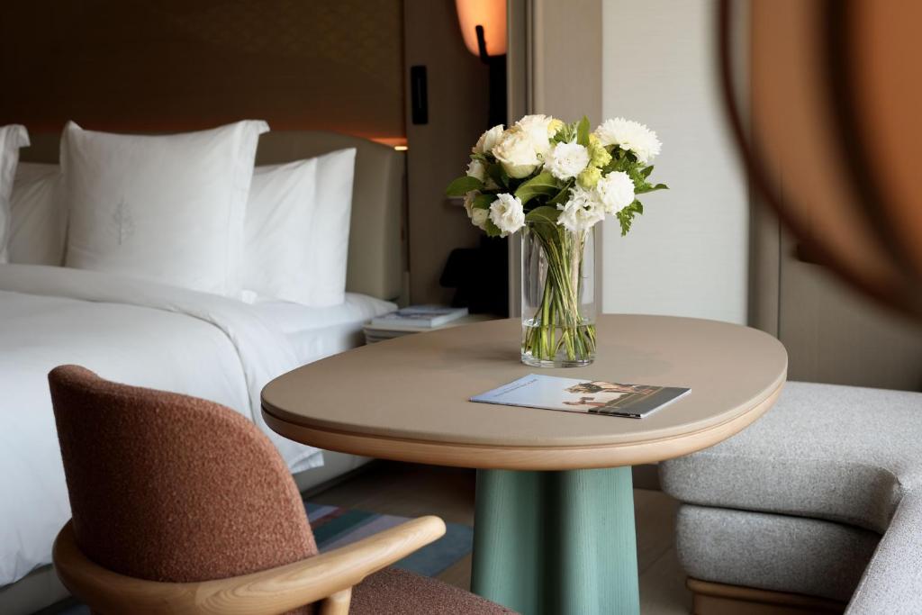 Four Seasons Hotel Tokyo at Marunouchi — Photo 3