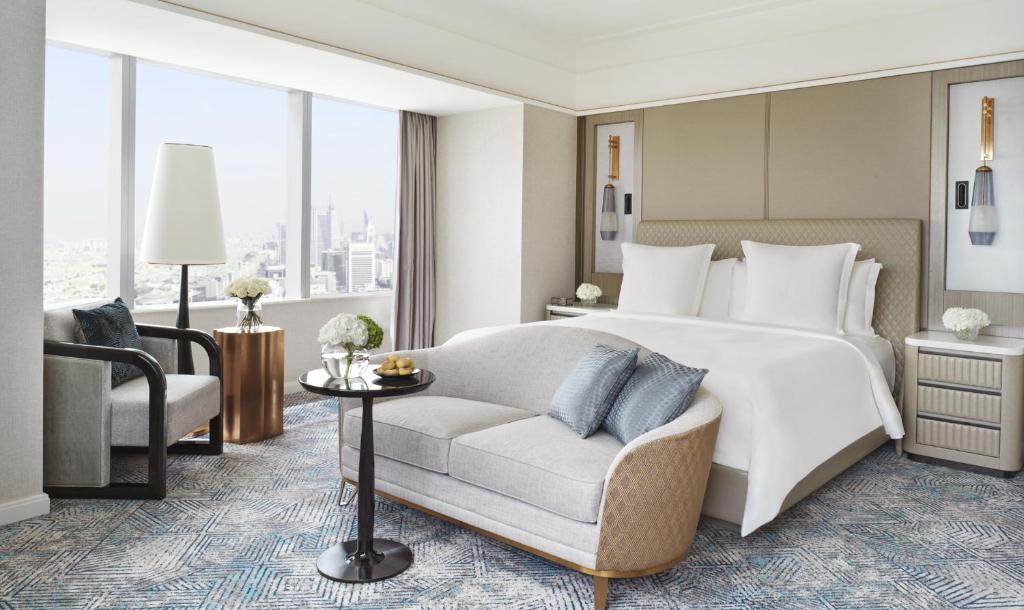 Four Seasons Hotel Riyadh — Photo 2
