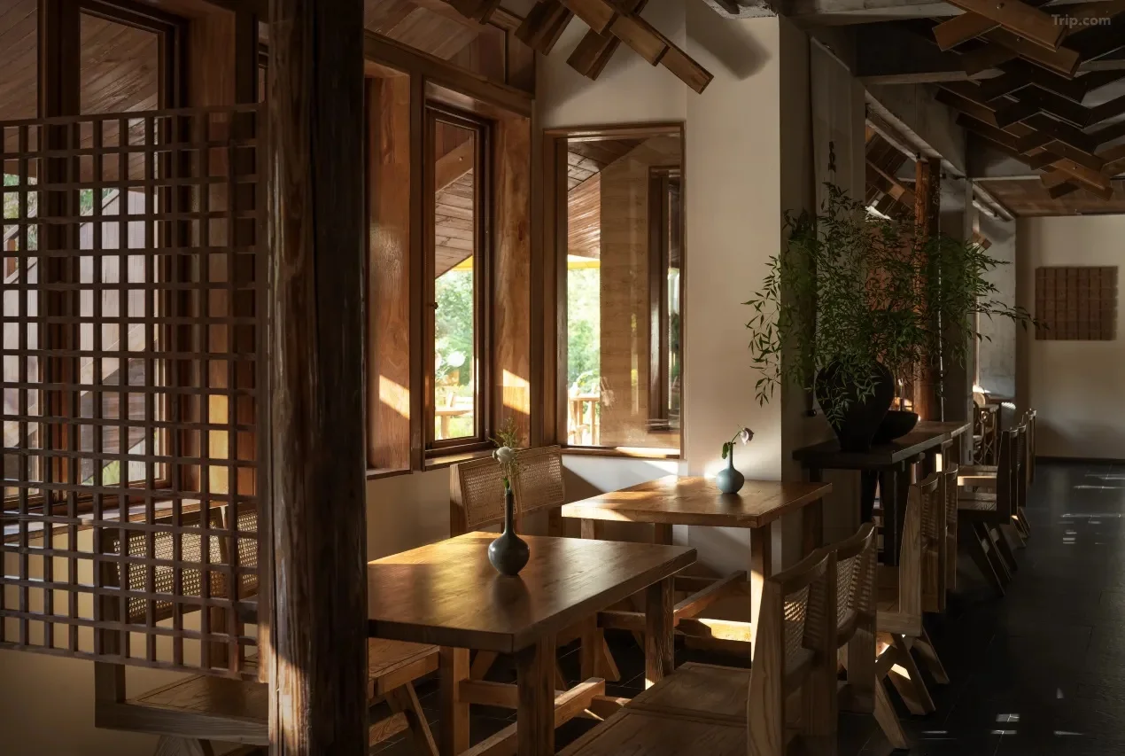 Hegu Harmony Valley Retreat — Dining 3