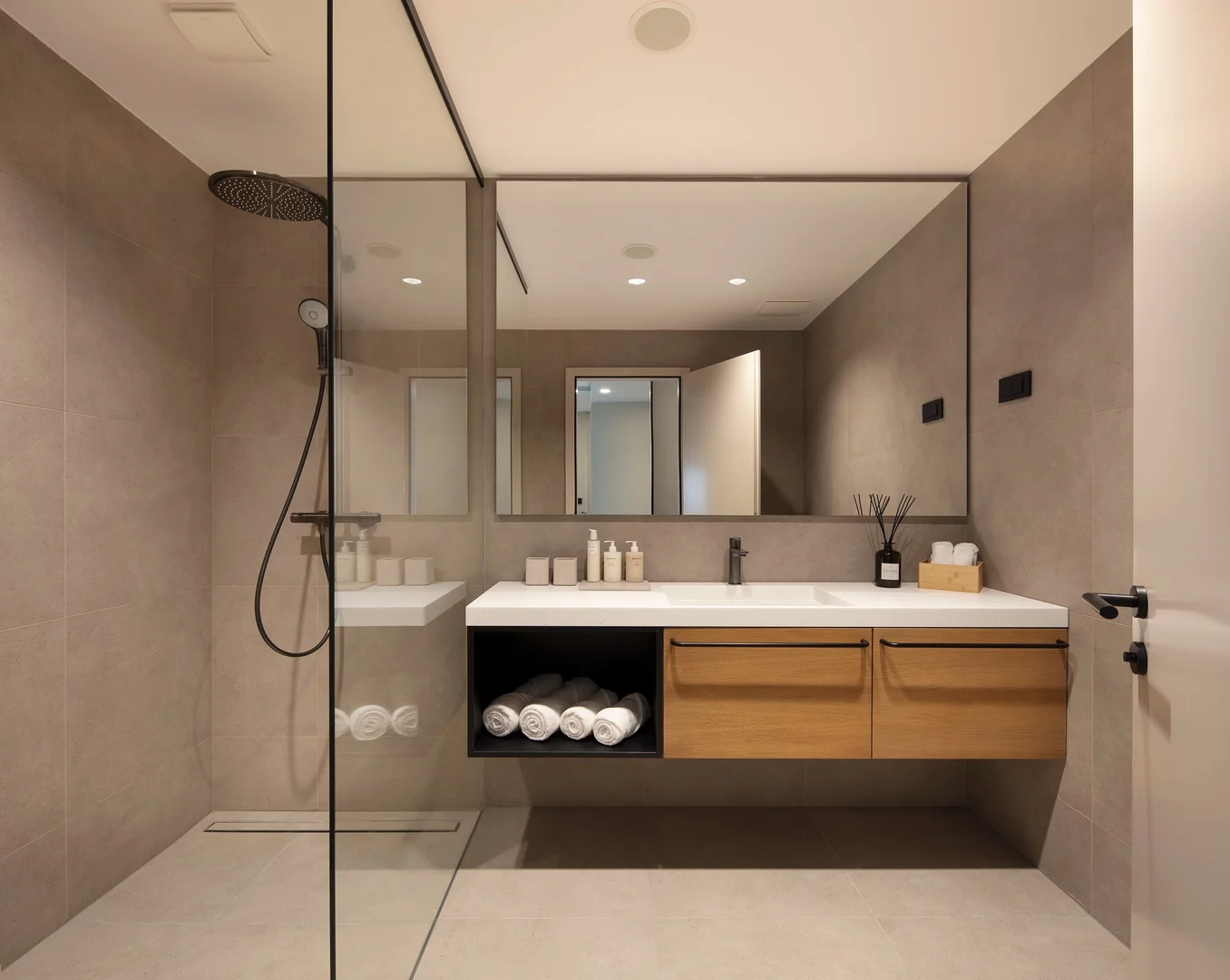 Hotel Materra — Deluxe Room 3