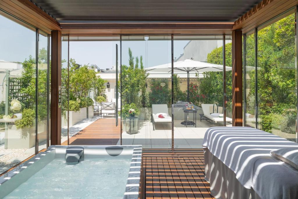 Le Royal Monceau Raffles Paris
