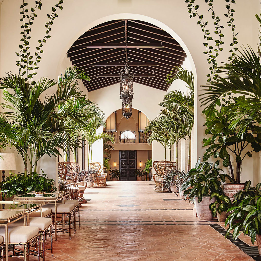 Four Seasons Hotel at The Surf Club — Photo 2