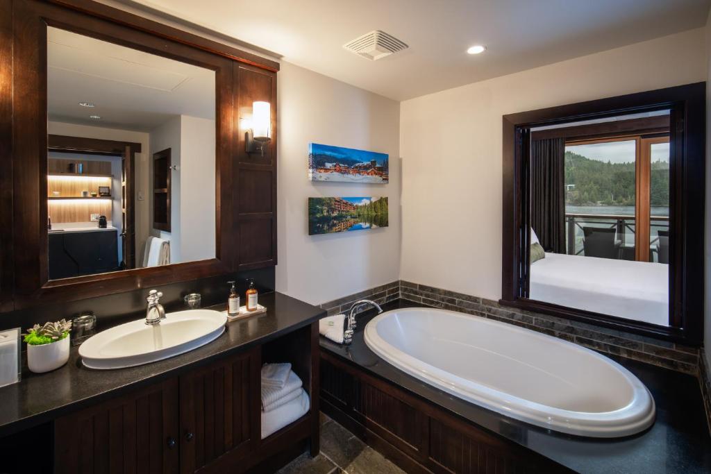 Nita Lake Lodge — Photo 3