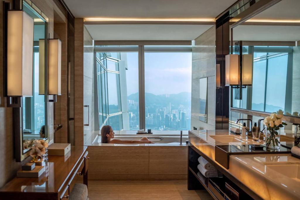 Ritz-Carlton Hong Kong — Photo 3
