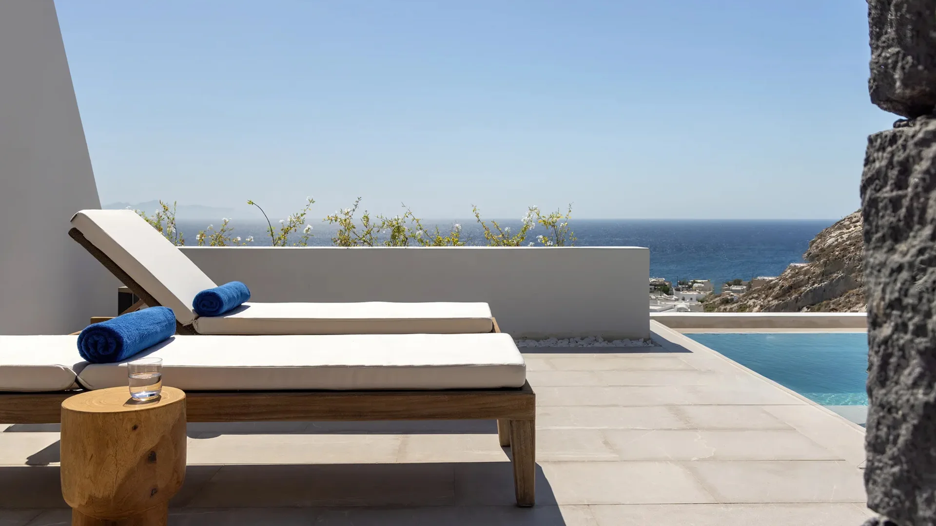 Sandblu Resort Santorini — Deluxe Room With Pool