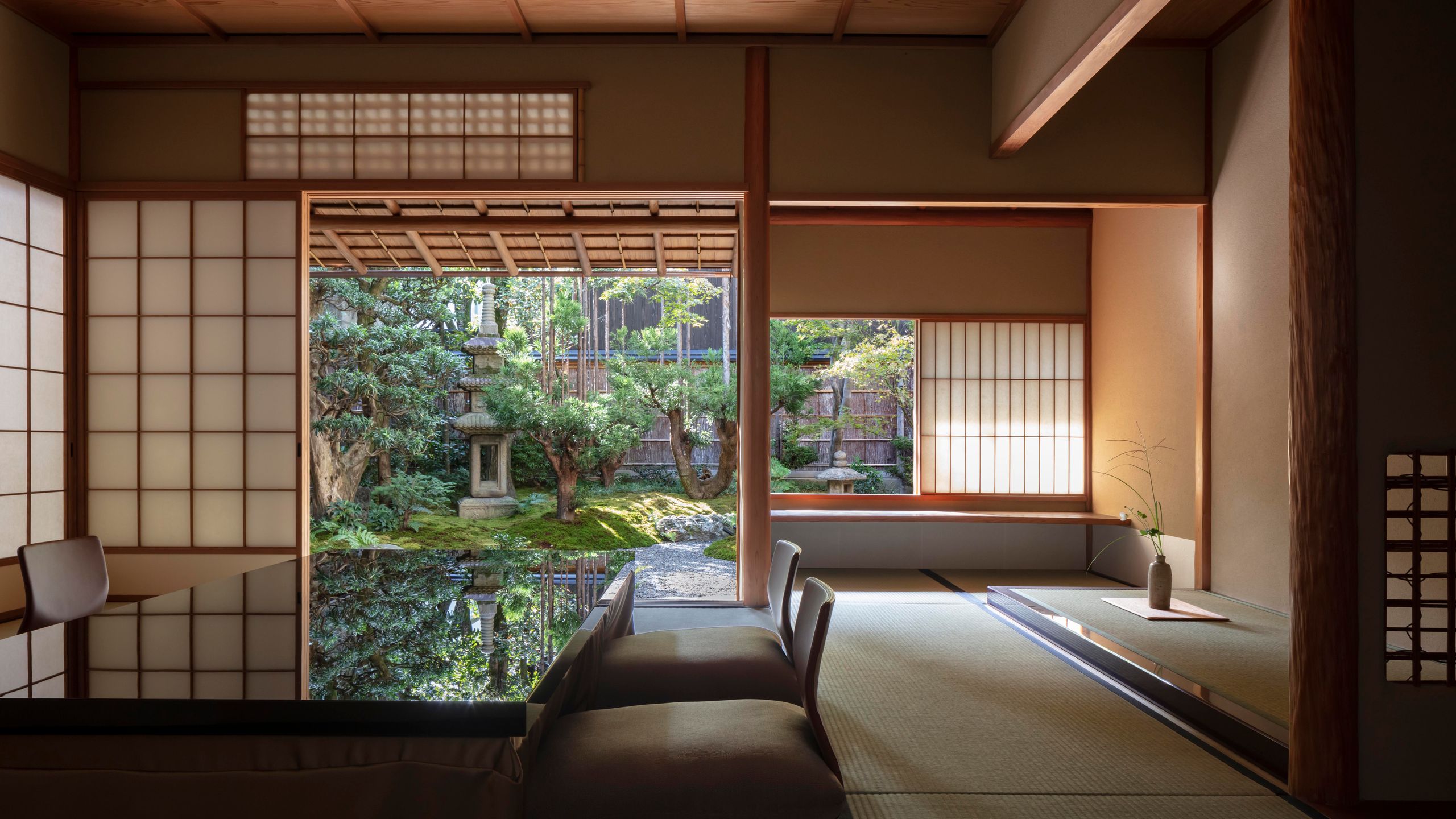 Shinsho-an tatami suite opening onto a private courtyard garden