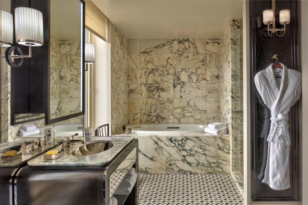 The Carlyle, A Rosewood Hotel — Photo 3