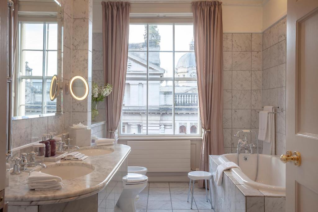 The Merrion — Photo 2