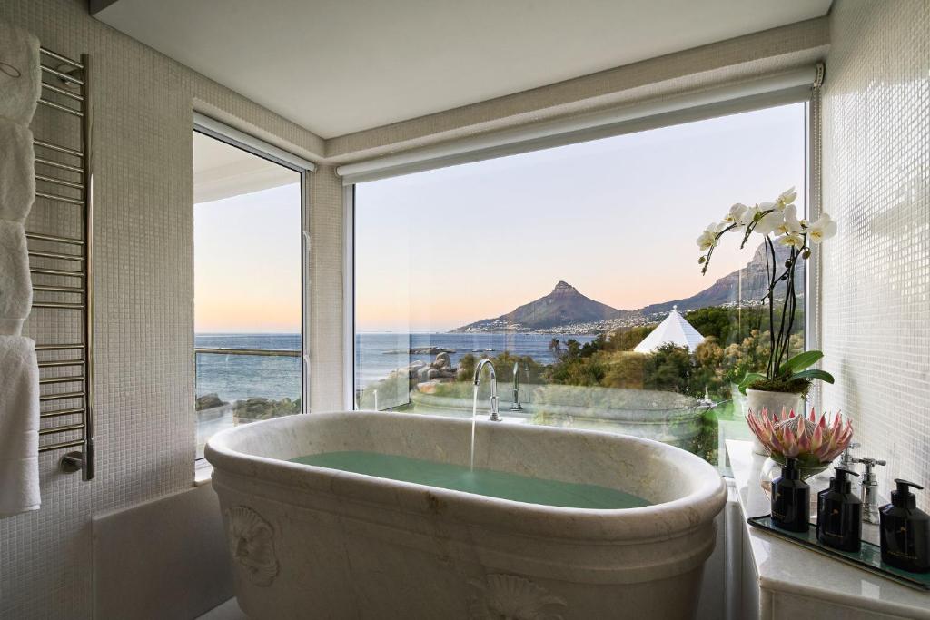 The Twelve Apostles Hotel & Spa — Photo 2
