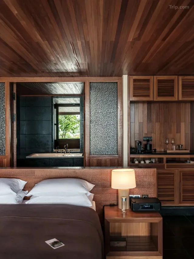 Dali Muxi Dali · Huoshan Hotel — Bai Cao Separate Terrace Mountain And Sea View Double Bed Room 3