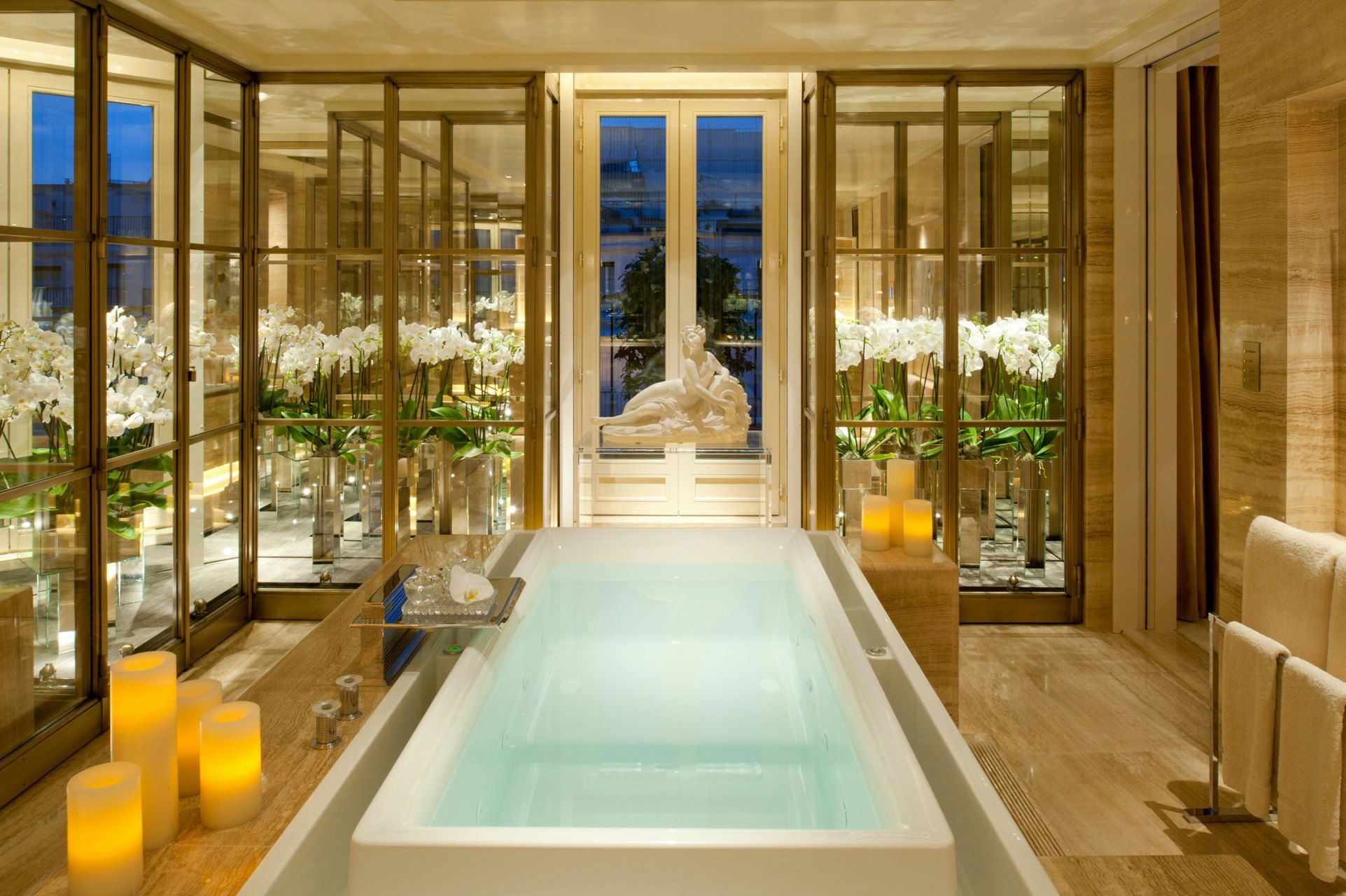 Four Seasons George V Paris — Photo 3