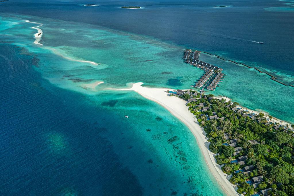 Four Seasons Landaa Giraavaru